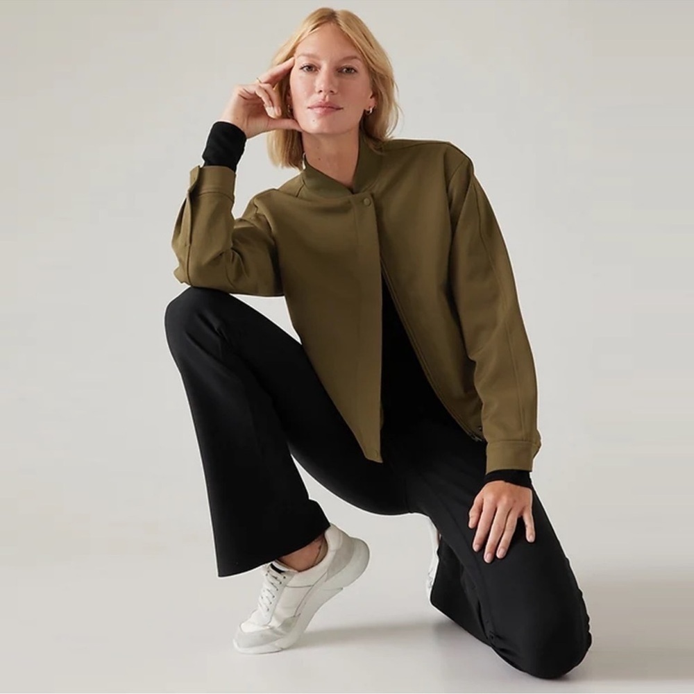NWT! Athleta Black Stellar Flare Trouser Pant // Black #486208